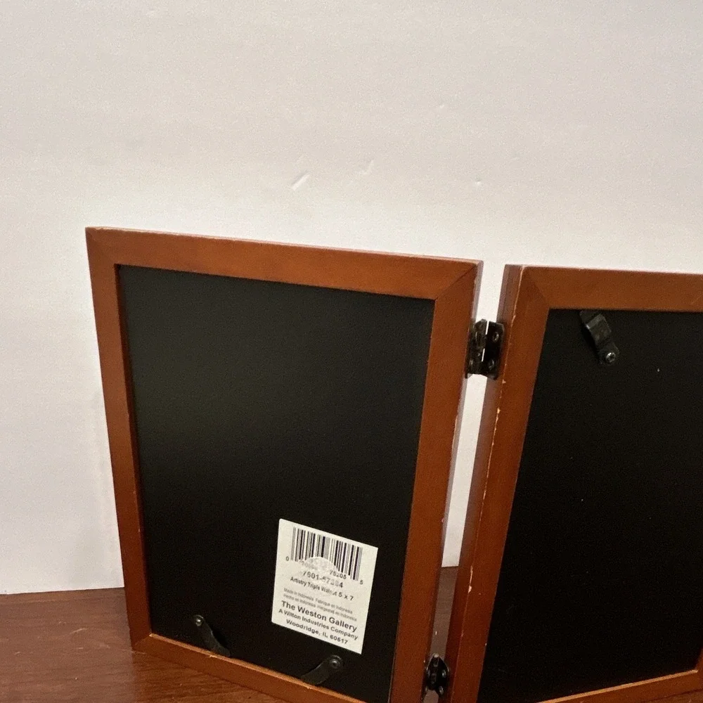 Weston Gallery Artistry Triple Walnut 5x7 Hinged Picture Frame